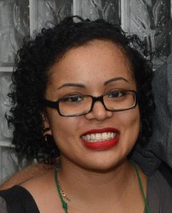 Online Portuguese and English Language Tutor Thais Cristina